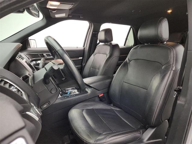 Photo of 2017 Ingot Silver Metallic Ford Explorer