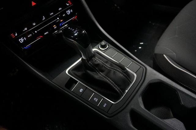 Photo of 2025 Pure White Volkswagen Jetta