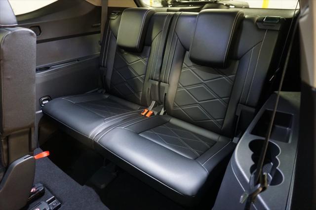 Photo of 2024 Pure White Volkswagen Atlas