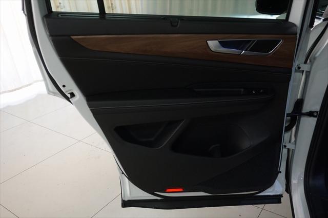 Photo of 2024 Pure White Volkswagen Atlas