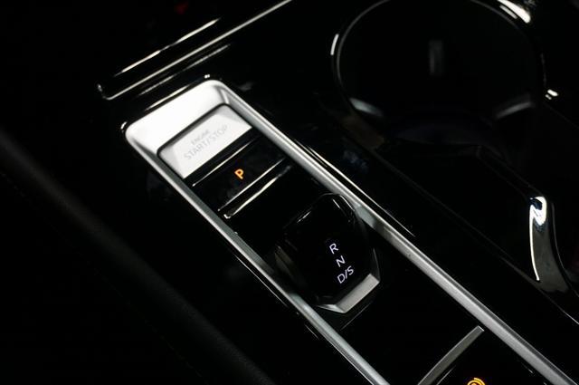 Photo of 2024 Pure White Volkswagen Atlas