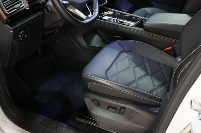 Photo of 2024 Pure White Volkswagen Atlas