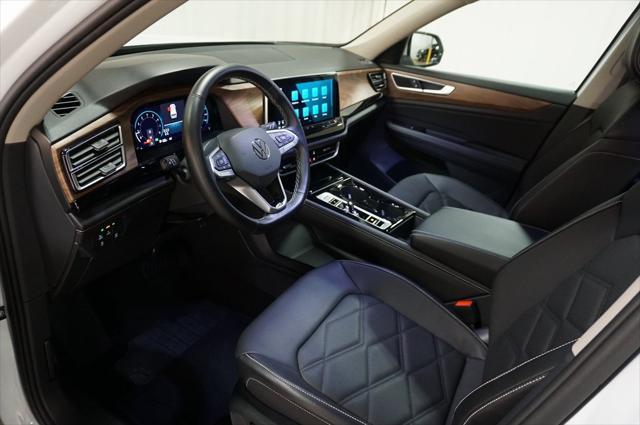 Photo of 2024 Pure White Volkswagen Atlas