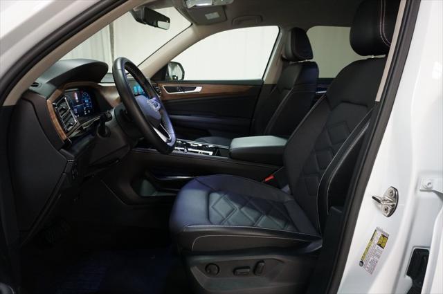 Photo of 2024 Pure White Volkswagen Atlas