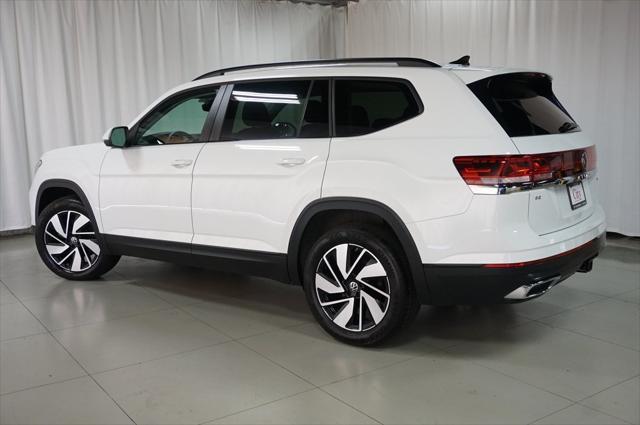 Photo of 2024 Pure White Volkswagen Atlas