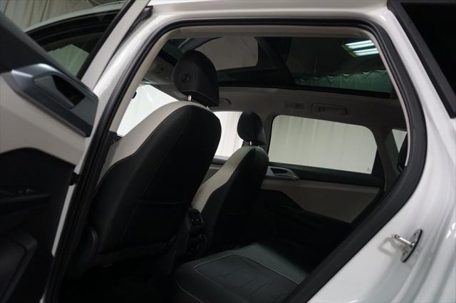 Photo of 2025 Pure White Volkswagen Taos
