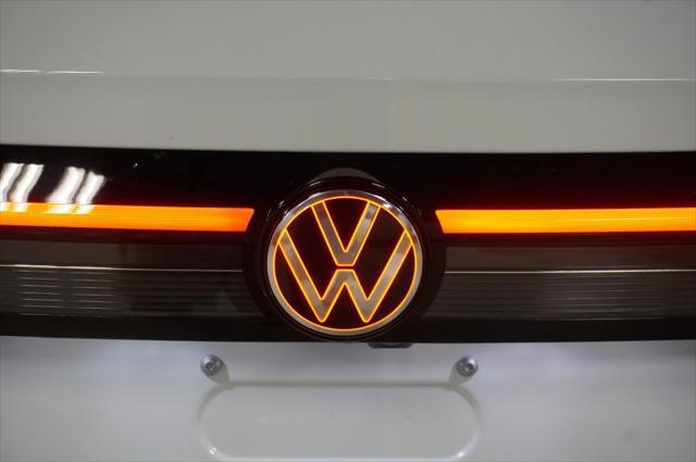 Photo of 2025 Pure White Volkswagen Taos