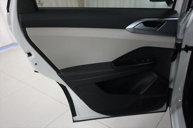Photo of 2025 Pure White Volkswagen Taos