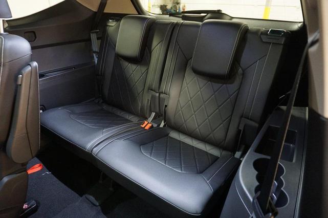 Photo of 2026 Opal White Volkswagen Atlas