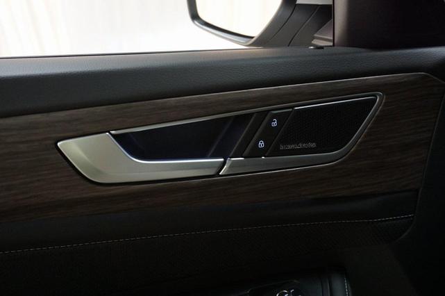 Photo of 2026 Opal White Volkswagen Atlas