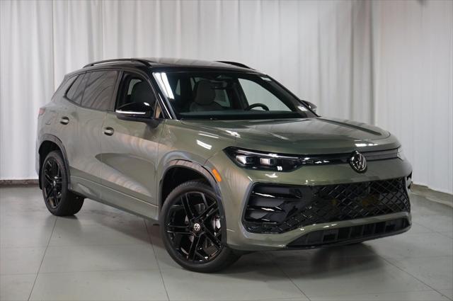 Photo of 2025 Avocado Green w/Deep Black Roof Volkswagen Tiguan
