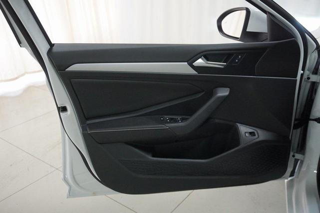 Photo of 2026 Pure White Volkswagen Jetta