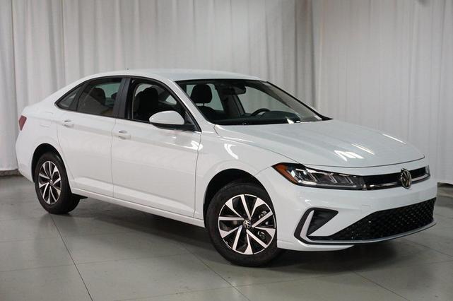 Photo of 2026 Pure White Volkswagen Jetta