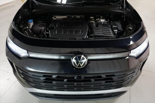 Photo of 2025 Deep Black Volkswagen Tiguan