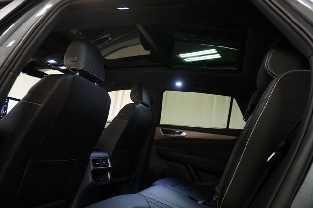 Photo of 2025 Gray Volkswagen Atlas Cross Sport
