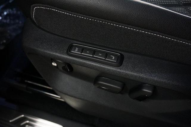 Photo of 2026 Deep Black Volkswagen Atlas