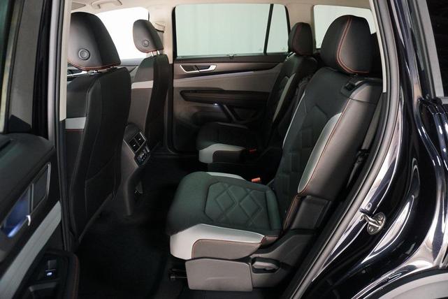 Photo of 2025 Deep Black Pearl Volkswagen Atlas