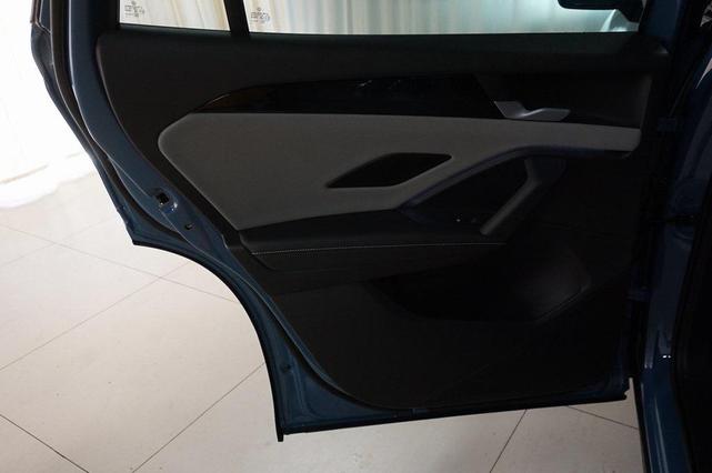 Photo of 2025 Monterey Blue Pearl Volkswagen Tiguan