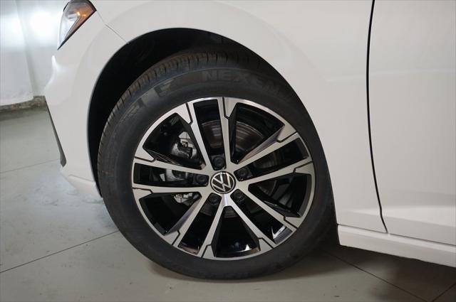 Photo of 2025 Pure White Volkswagen Jetta