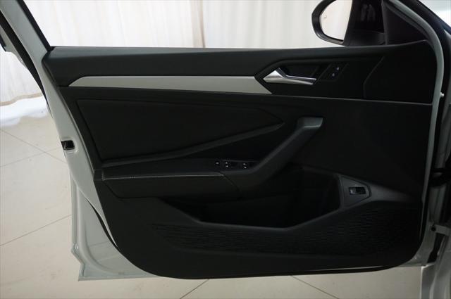 Photo of 2025 Pure White Volkswagen Jetta