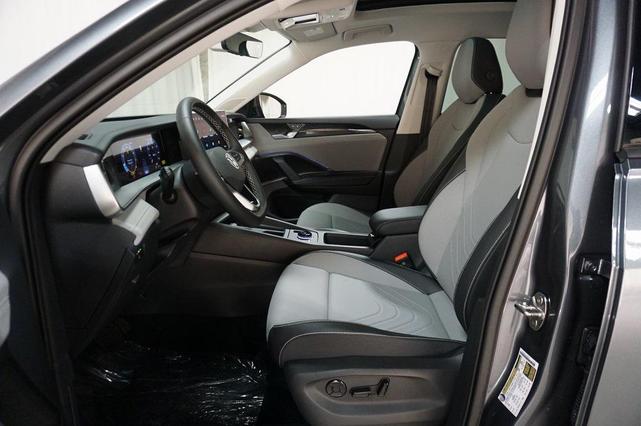 Photo of 2025 Platinum Gray Volkswagen Tiguan