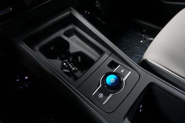 Photo of 2025 Pure White Volkswagen Tiguan