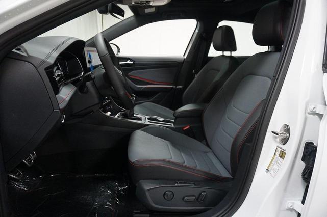 Photo of 2025 Pure White Volkswagen Jetta GLI