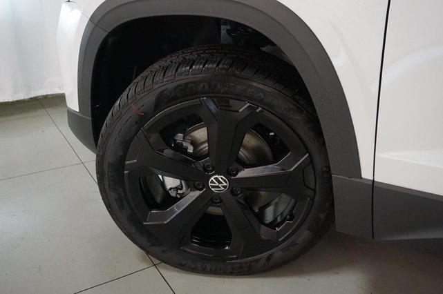Photo of 2025 Pure White Volkswagen Taos