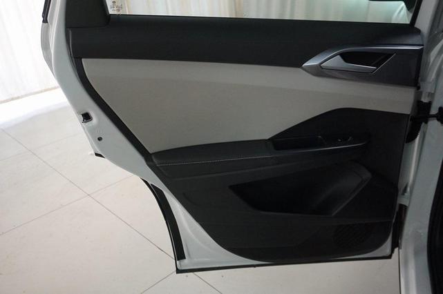 Photo of 2025 Pure White Volkswagen Taos