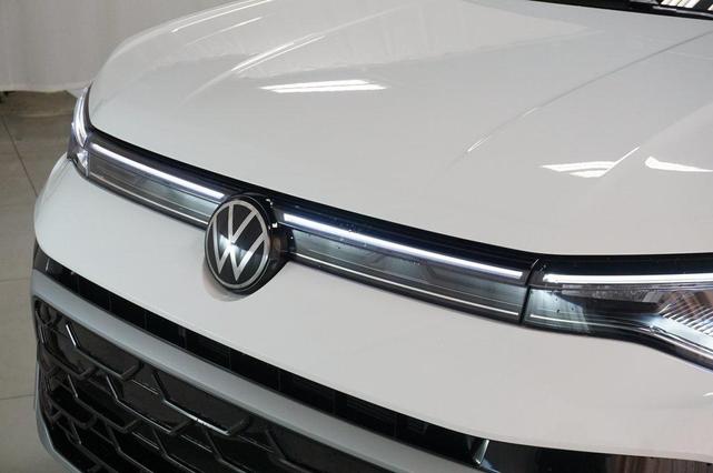 Photo of 2025 Pure White Volkswagen Taos