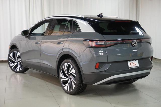 Photo of 2025 pure gray with black roof Volkswagen ID.4