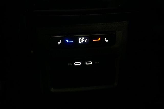 Photo of 2025 pure gray with black roof Volkswagen ID.4