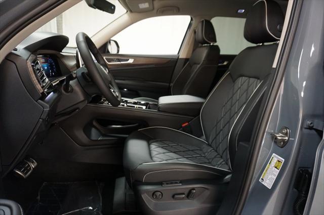Photo of 2025 Pure Gray Volkswagen Atlas