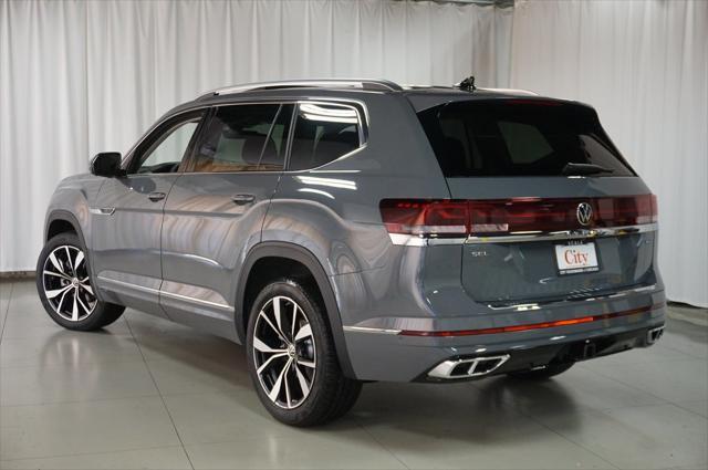 Photo of 2025 Pure Gray Volkswagen Atlas