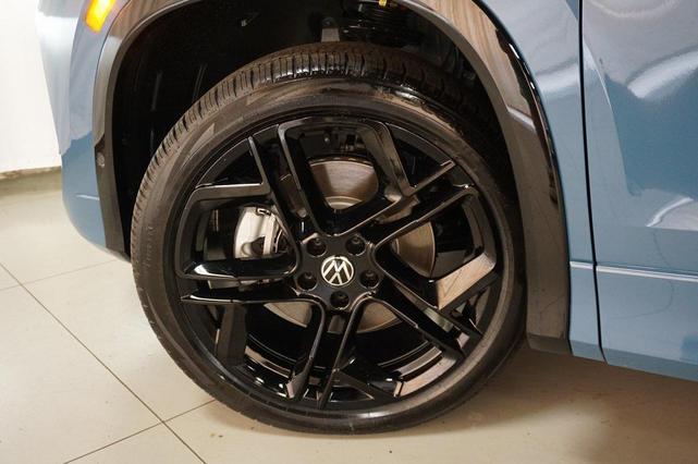 Photo of 2025 Monterey Blue Pearl Volkswagen Tiguan