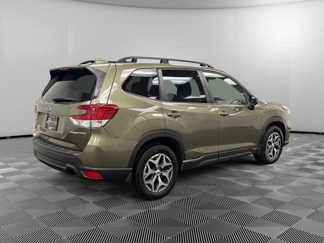 Photo of 2022 Autumn Green Metallic Subaru Forester