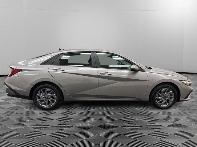 Photo of 2024 Metal Hyundai ELANTRA