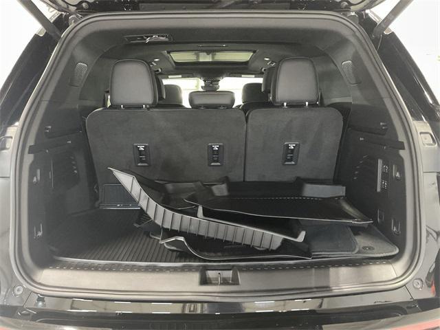 Photo of 2025 Mosaic Black Metallic Chevrolet Traverse