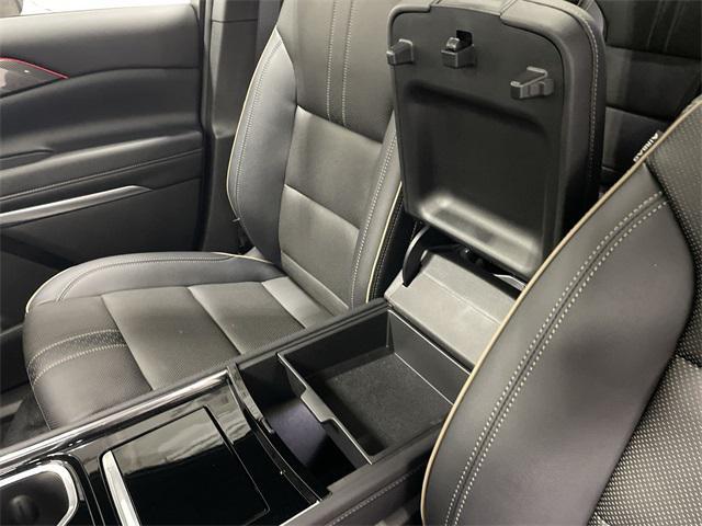Photo of 2025 Mosaic Black Metallic Chevrolet Traverse