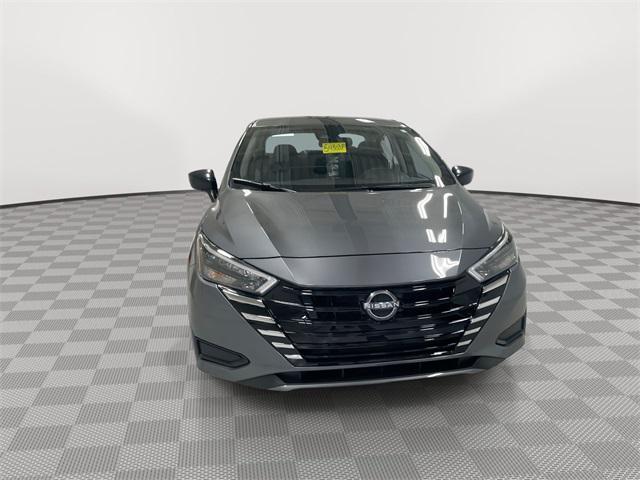 Photo of 2025 Gun Metallic Nissan Versa