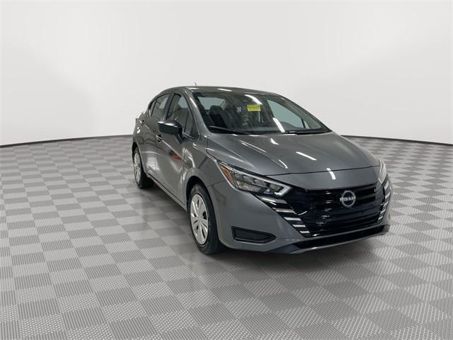 Photo of 2025 Gun Metallic Nissan Versa