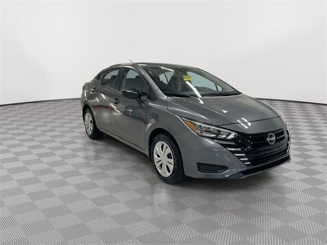 Photo of 2025 Gun Metallic Nissan Versa