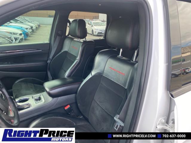 Photo of 2017 Bright White Clearcoat Jeep Grand Cherokee