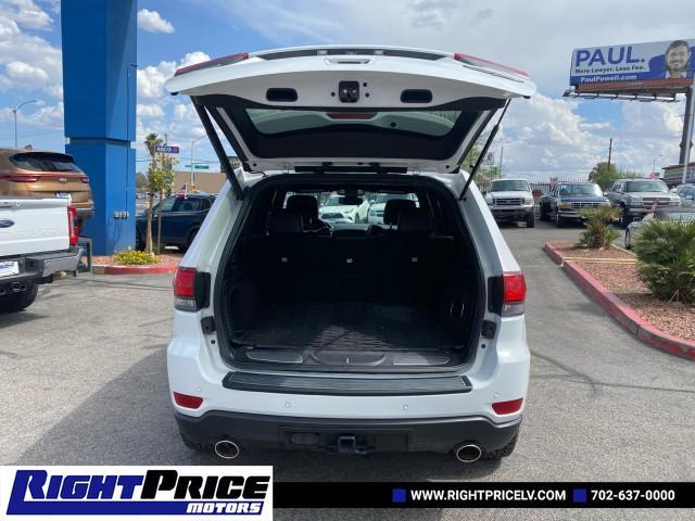 Photo of 2017 Bright White Clearcoat Jeep Grand Cherokee