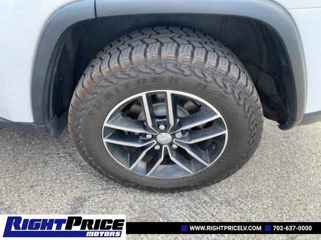 Photo of 2017 Bright White Clearcoat Jeep Grand Cherokee