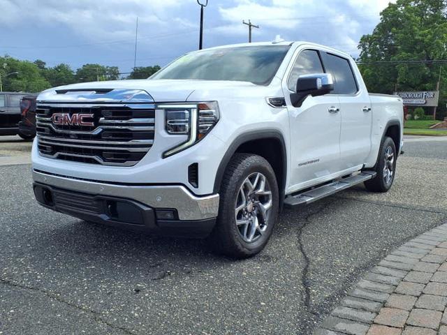 Photo of 2022 White GMC Sierra 1500