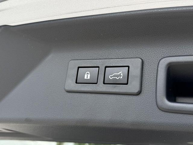 Photo of 2025 Ice Silver Subaru Forester
