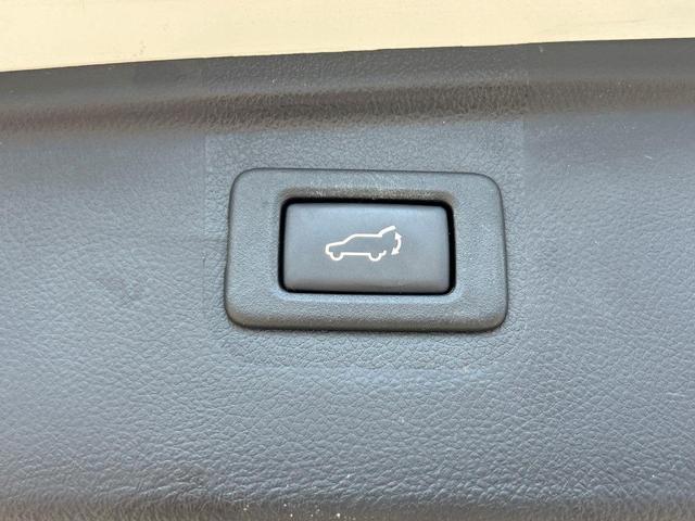 Photo of 2015 Crystal White Pearl Subaru Outback