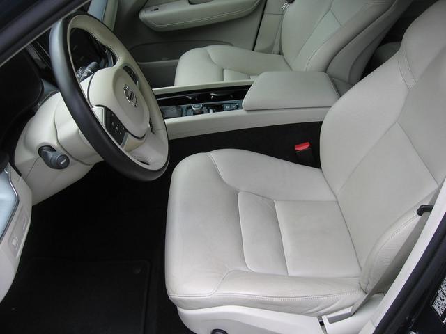 Photo of 2018 Caspian Blue Volvo XC60