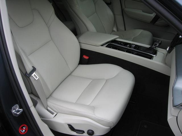 Photo of 2018 Caspian Blue Volvo XC60